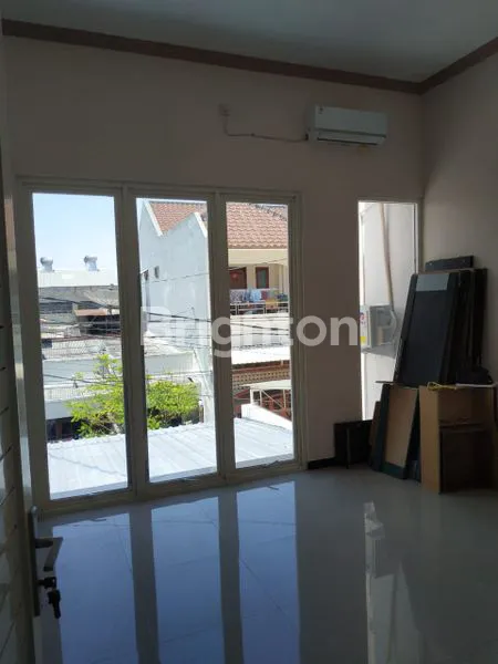 image MASIH FRESH DAN SANGAT TERAWAT, RUMAH DI KAPAS GADING (4)