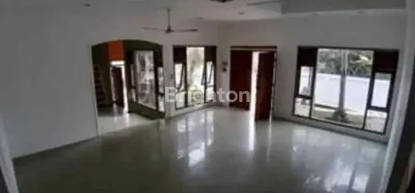 image RUMAH MEGAH DAN LUAS (5)