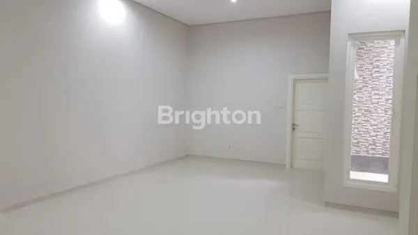 image RUMAH MEWAH 2 LANTAI DI KAWASAN ELITE ARAYA MALANG (3)