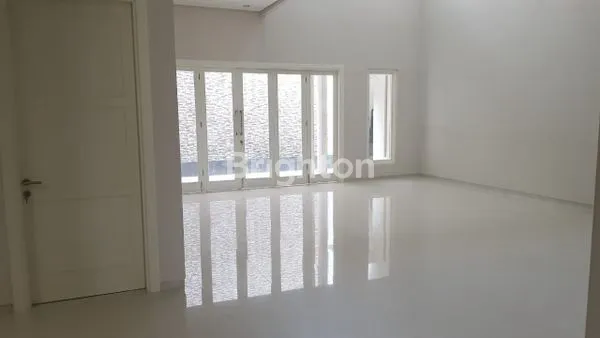 image RUMAH MEWAH 2 LANTAI DI KAWASAN ELITE ARAYA MALANG (5)