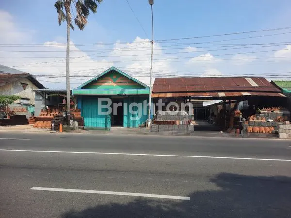 image RUMAH STRATEGIS COCOK UNTUK TEMPAT USAHA  DI KUDUS (1)