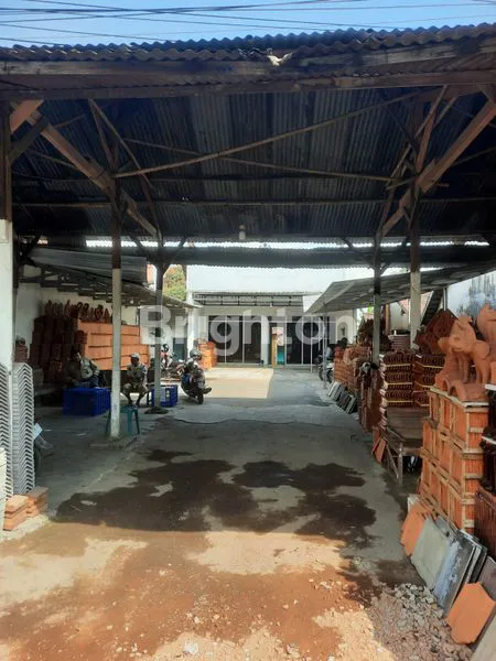 image RUMAH STRATEGIS COCOK UNTUK TEMPAT USAHA  DI KUDUS (4)