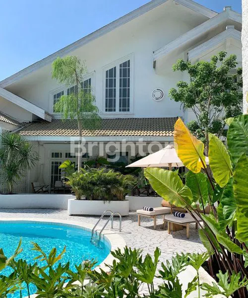 RUMAH 2 LT HOOK MODERN CLASSIC MEWAH ADA KOLAM RENANG PRIBADI STRATEGIS DEKAT CIPUTRA WORLD DAN PAKUWON MALL DAN DEKAT PINTU TOLL SATELIT