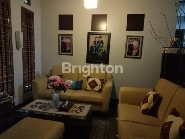 image RUMAH ARSITEK MEWAH 2,5 LANTAI DI TEBET (2)