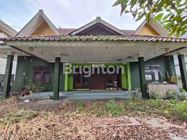 RUMAH STRATEGIS  JL DR. SOETOMO PUSAT KOTA KLOJEN MALANG