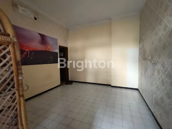 image RUMAH STRATEGIS  JL DR. SOETOMO PUSAT KOTA KLOJEN MALANG (4)