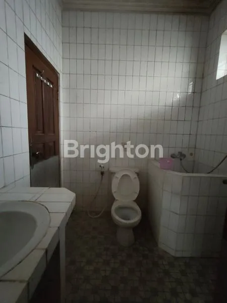 image RUMAH STRATEGIS  JL DR. SOETOMO PUSAT KOTA KLOJEN MALANG (6)