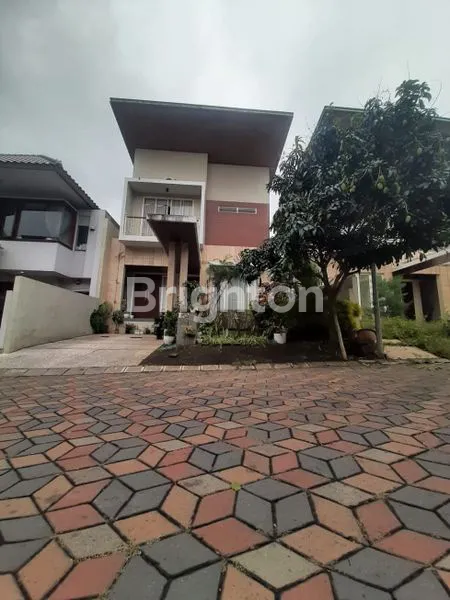 image RUMAH MEWAH TENGAH KOTA SIAP HUNI (1)