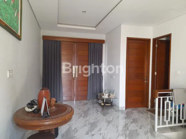 image DI JUAL RUMAH 2 LANTAI LINGKUNGAN VILLA SANUR (2)
