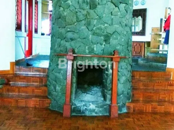 image VILLA TIGA URUNG DI CISARUA, BOGOR, ARSITEKTUR EROPA, 2 LANTAI, 5 KAMAR TIDUR (6)