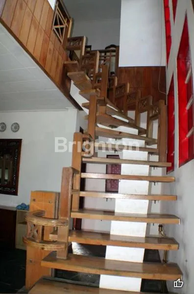 image VILLA TIGA URUNG DI CISARUA, BOGOR, ARSITEKTUR EROPA, 2 LANTAI, 5 KAMAR TIDUR (5)