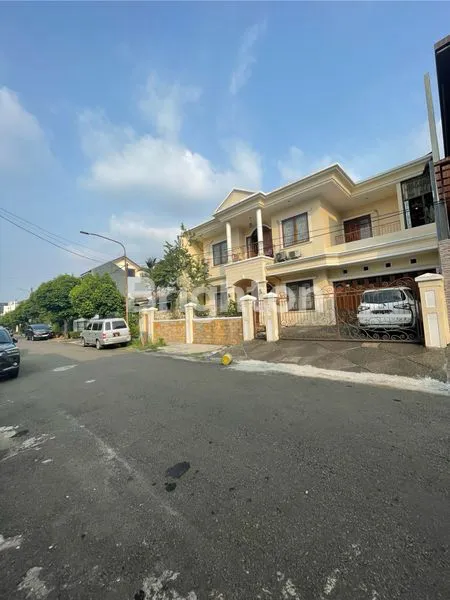 image RUMAH 2 LANTAI STRATEGIS PURI INDAH  (1)