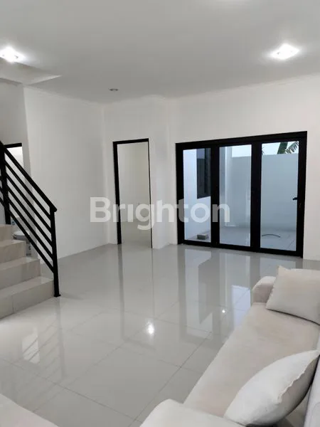 image RUMAH MEWAH 2 LANTAI DI MANGUNHARJO TEMBALANG              (3)