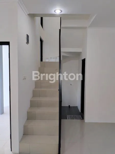 image RUMAH MEWAH 2 LANTAI DI MANGUNHARJO TEMBALANG              (4)