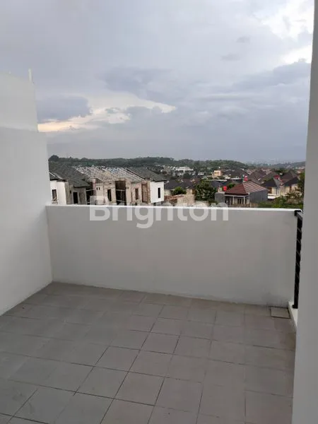 image RUMAH MEWAH 2 LANTAI DI MANGUNHARJO TEMBALANG              (8)