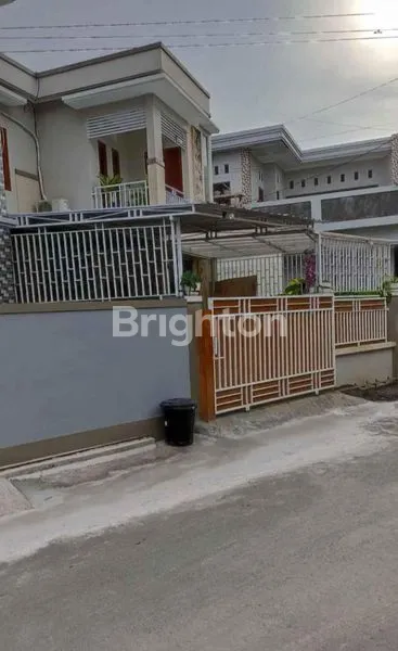 image RUMAH CLUSTER CANTIK MODERN MINIMALIS, SEMI FURNISH, 2 LANTAI DENGAN 4 KAMAR, LOKASI SANGAT STRATEGIS DI TENGAH KOTA DENPASAR SELATAN (1)
