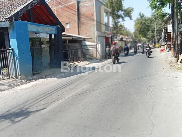 image RUMAH LAMA COCOK UNTUK USAHA DI JAMBANGAN DEKAT KRUKAH, MENANGGAL, KETINTANG, GUNUNGSARI (4)