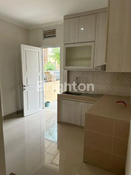 image SIAP HUNI, RUMAH 2 LANTAI FULL RENOVASI KAWASAN GADING SERPONG, TANGERANG (3)