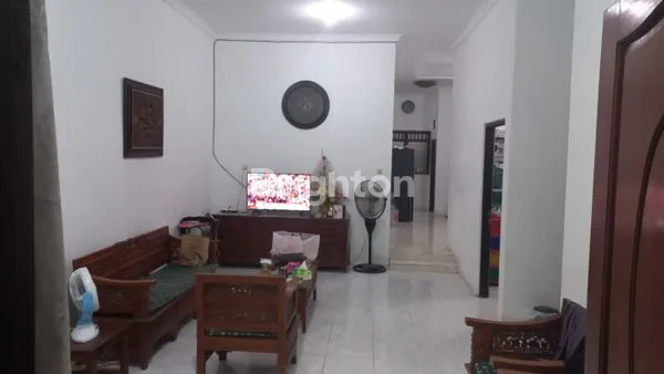 image RUMAH LOKASI STRATEGIS DI WISMA TROPODO SIDOARJO (2)
