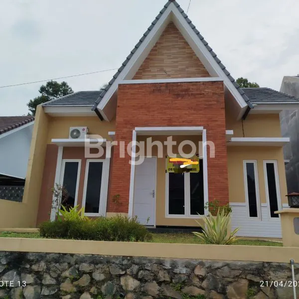 image RUMAH BARU BELOM PERNAH DITINGGAL SEMI FURNISH DIDAERAH YG ASRI DAN NYAMAN (1)