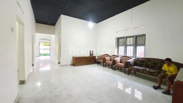 image RUMAH SANGAT LUAS DENGAN BANYAK KAMAR TIDUR COCOK UNTUK MESS DAN KANTOR DI TENGAH KOTA SOLO! (1)