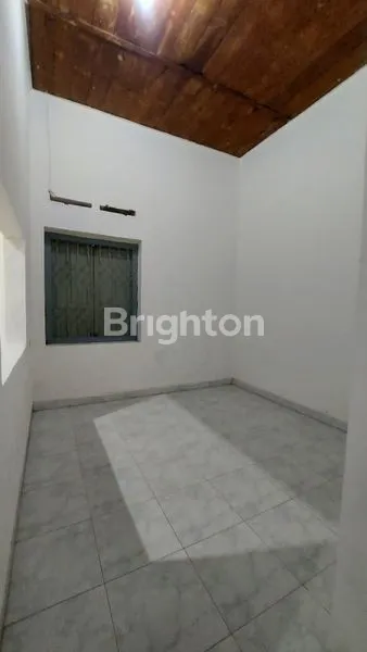 image RUMAH SANGAT LUAS DENGAN BANYAK KAMAR TIDUR COCOK UNTUK MESS DAN KANTOR DI TENGAH KOTA SOLO! (3)