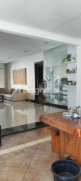 image RUMAH BESAR CANTIK 2 LANTAI SIAP HUNI (5)