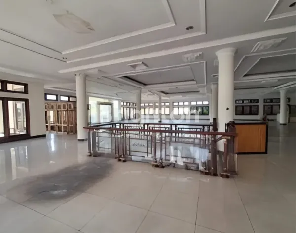 image RUKO BESAR 3 LANTAI + GUDANG DI DENPASAR - COCOK UNTUK PERDAGANGAN JASA & BARANG, SHOWROOM MOBIL, BANK, TOKO ELEKTRONIK – PARKIR LUAS – AREA RAMAI DAN PADAT PENDUDUK   (5)