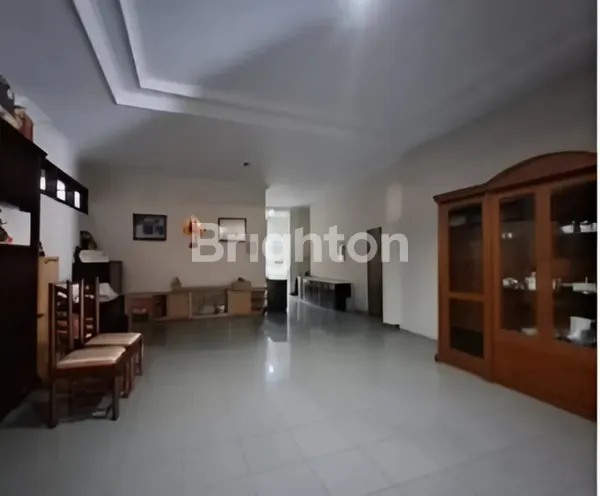 image RUKO BESAR 3 LANTAI + GUDANG DI DENPASAR - COCOK UNTUK PERDAGANGAN JASA & BARANG, SHOWROOM MOBIL, BANK, TOKO ELEKTRONIK – PARKIR LUAS – AREA RAMAI DAN PADAT PENDUDUK   (6)