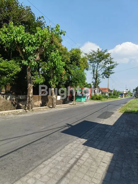 LAHAN SIAP DIBANGUN UNTUK PERUMAHAN , LOKASI DIPINGGIR JALAN RAYA MENUJU EMBARKASI HAJI SOLO