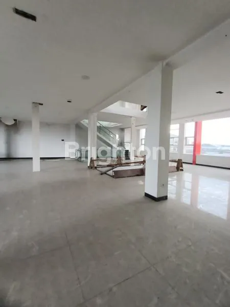 image 3 RUKO JEJER, 3 LANTAI BARU GRESS DI MAGELANG DEKAT ARTOS MALL KAWASAN PERKANTORAN DEKAT PERUMAHAN, RESTO, BANK & HOTEL ISTIMEWA DIKAWASAN KOTA MAGELANG (4)