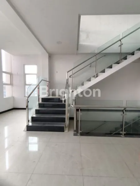 image 3 RUKO JEJER, 3 LANTAI BARU GRESS DI MAGELANG DEKAT ARTOS MALL KAWASAN PERKANTORAN DEKAT PERUMAHAN, RESTO, BANK & HOTEL ISTIMEWA DIKAWASAN KOTA MAGELANG (6)