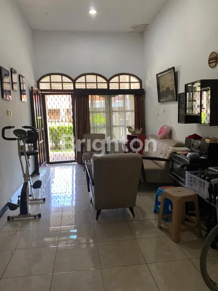 image RUMAH LEBAR 10 SIAP HUNI MASIH BAGUS DAN TERAWAT DI DARMO PERMAI (3)