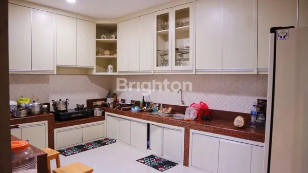 image RUMAH 3 LANTAI BAGUS FURNISHED SHM DI JL GURAME TENGAH BAMBU APUS PAMULANG TANGERANG SELATAN (1)