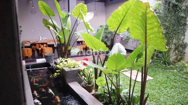 image RUMAH 3 LANTAI BAGUS FURNISHED SHM DI JL GURAME TENGAH BAMBU APUS PAMULANG TANGERANG SELATAN (5)