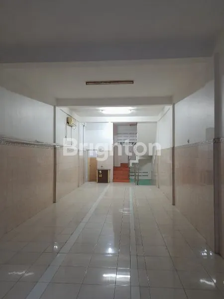 image RUKO 3 LANTAI, SIAP PAKAI, LOKASI STRATEGIS. (2)