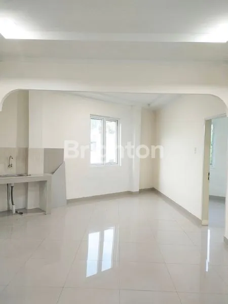 image RUMAH HOOK -200 M KE SEKOLAH SUTOMO 1 -LOKASI INTI KOTA - SIAP HUNI - SANGAT BAGUS (7)