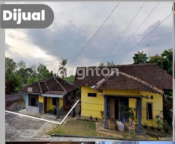 RUMAH DENGAN HALAMAN YANG LUAS DI DAERAH NGADIREJO KIDUL WONOGIRI