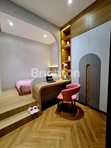 image VASTU V9 RUMAH 3 LANTAI MEWAH JGC TOWNHOUSE CLUSTER JAKARTA GARDEN CITY (7)