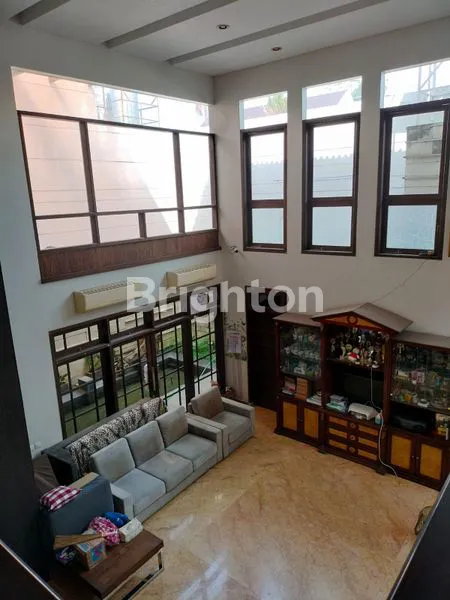 image RUMAH MEWAH DI TENGAH KOTA SURABAYA TIMUR (2)