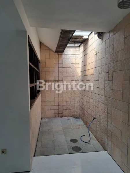 image RUMAH BARU RENOVASI SIAP HUNI AREA DEKAT PUSAT BELANJA (5)