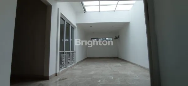 image RUMAH MEWAH LUAS DAN CANTIK DI BSD (4)