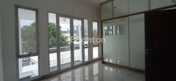 image RUMAH MEWAH LUAS DAN CANTIK DI BSD (6)