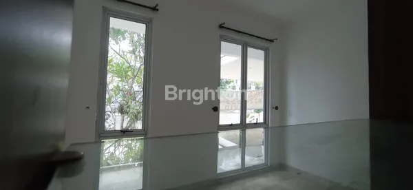 image RUMAH MEWAH LUAS DAN CANTIK DI BSD (7)