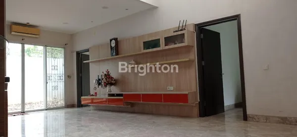 image RUMAH MEWAH LUAS DAN CANTIK DI BSD (8)