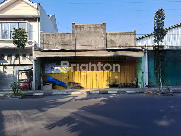 RUMAH COCOK BUAT USAHA LOKASI PINGGIR JALAN RAYA DEKAT TAMAN JAYAWIJAYA MOJOSONGO SOLO