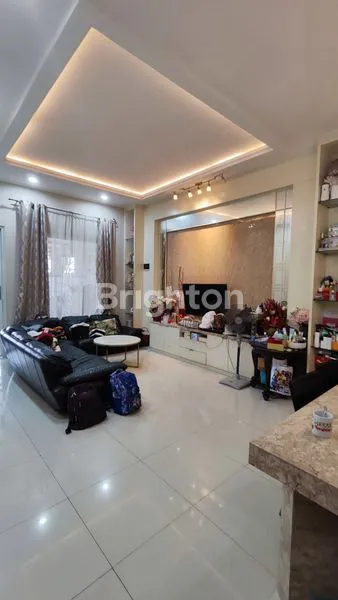 image RUMAH CANTIK SEMI FURNISHED DI REGENCY MELATI MAS (3)