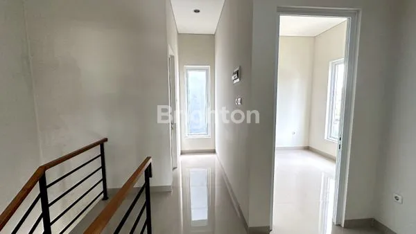 image RUMAH ASRI 2 LANTAI BERADA DALAM CLUSTER DI KOTA DEPOK (5)