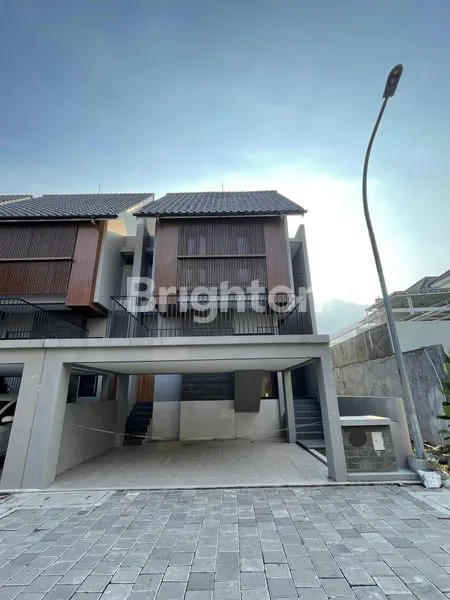 image RUMAH MEWAH 2 LANTAI CLUSTER EXCLUSIVE COLOMADU (1)