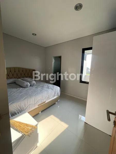 image RUMAH MEWAH 2 LANTAI CLUSTER EXCLUSIVE COLOMADU (4)